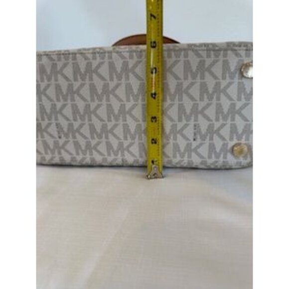 Michael Kors Vanilla Tote Bag  With MK Logo Print & Tan Leather Straps  Mint con - Picture 4 of 6